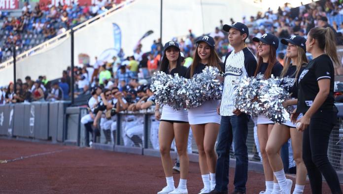 Así fue como Sultanes de Monterrey premió al joven que fue rechazado en la Kiss Cam