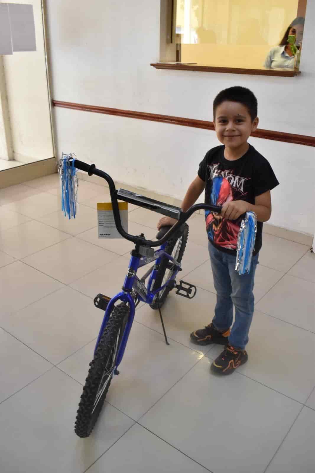 Pide Tadeo a San Juditas Un bicicleta