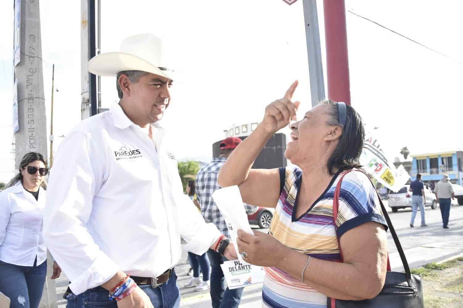Recorre Paredes la Primero de Mayo