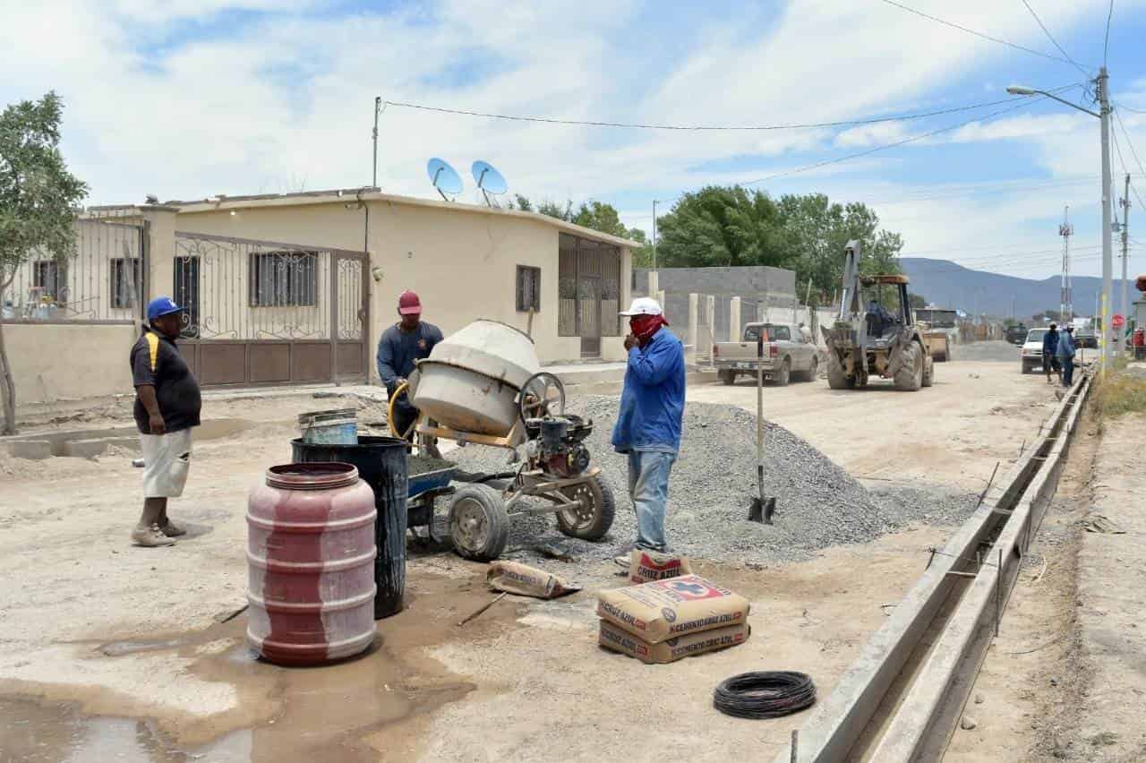 Convive Beto Con albañiles