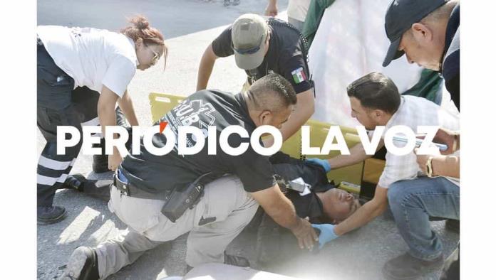Saca moto de corralón y choca