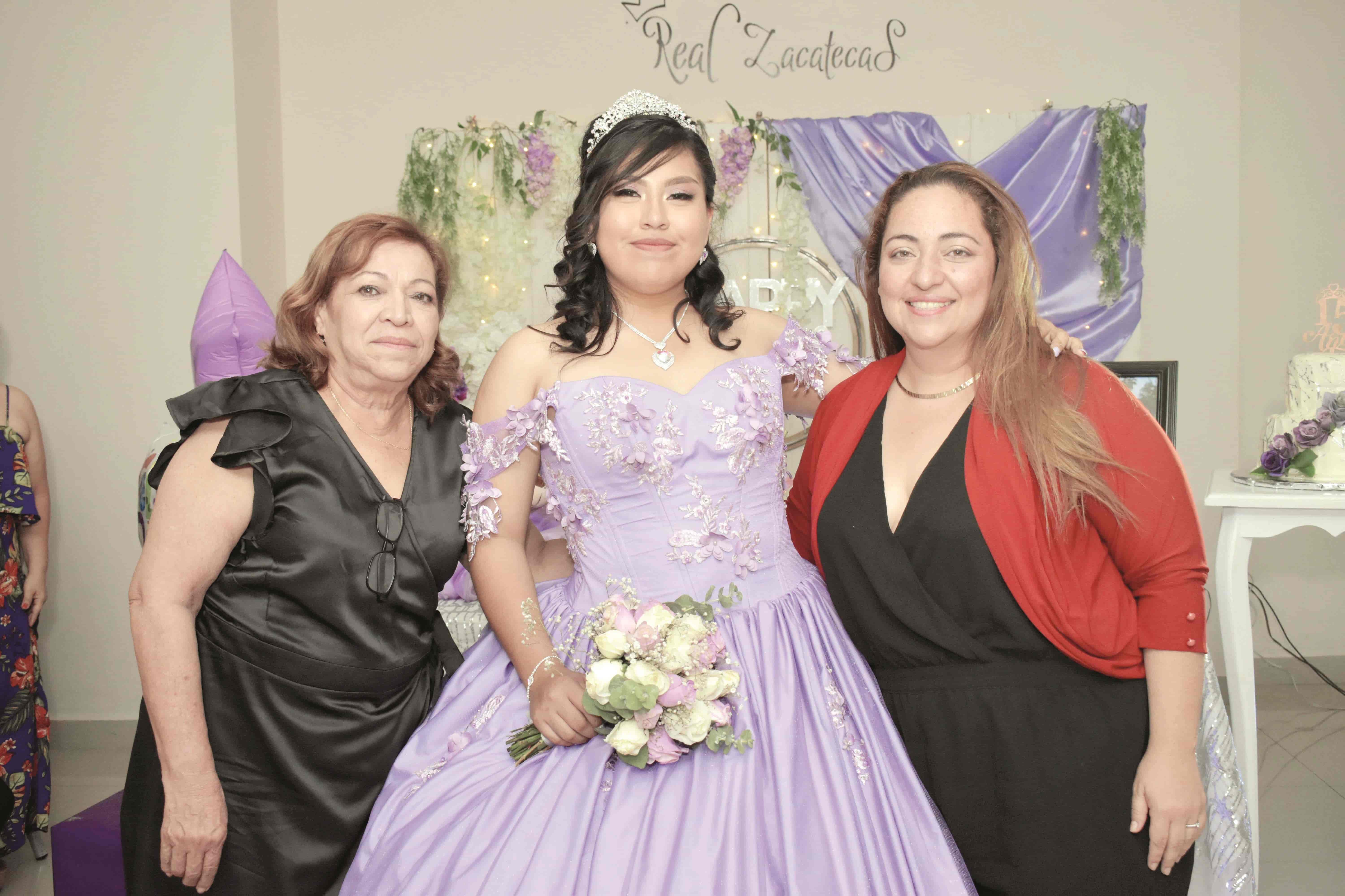 Diana Michelle celebra XV primaveras