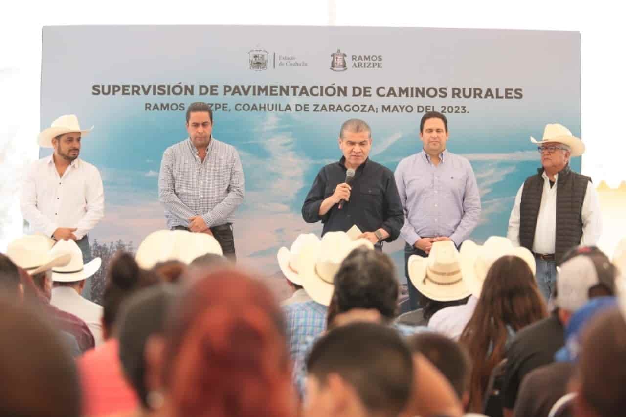 SUPERVISAN MIGUEL RIQUELME Y JOSÉ MARÍA MORALES PAVIMENTACIÓN DE CAMINOS RURALES