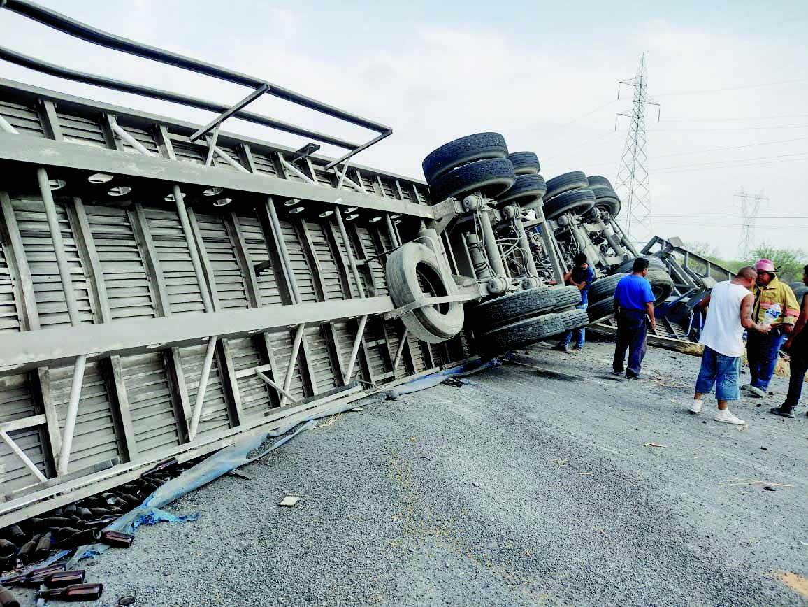 ‘Acuesta’ tráiler en la carretera 53
