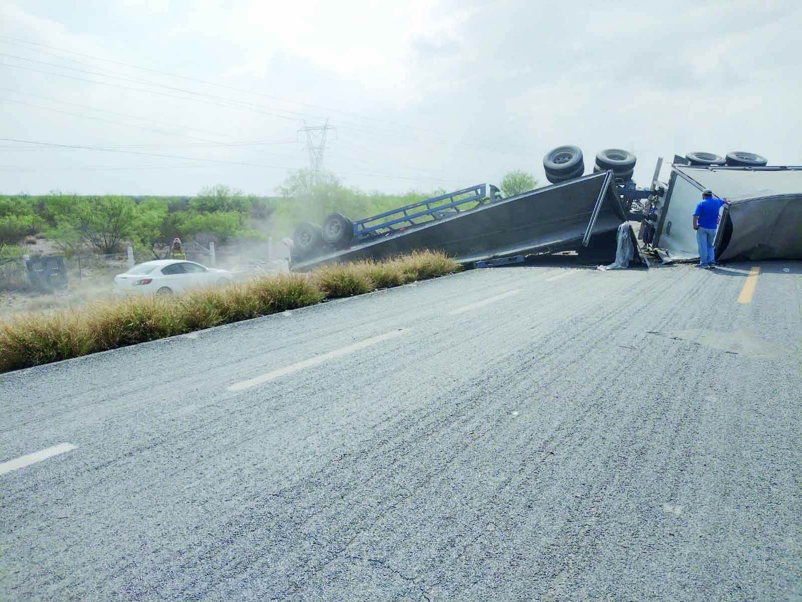 ‘Acuesta’ tráiler en la carretera 53