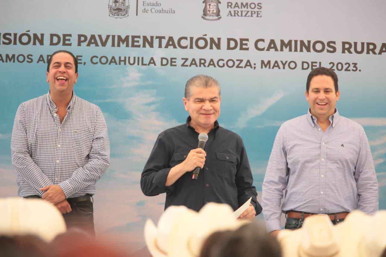 SUPERVISAN MIGUEL RIQUELME Y JOSÉ MARÍA MORALES PAVIMENTACIÓN DE CAMINOS RURALES