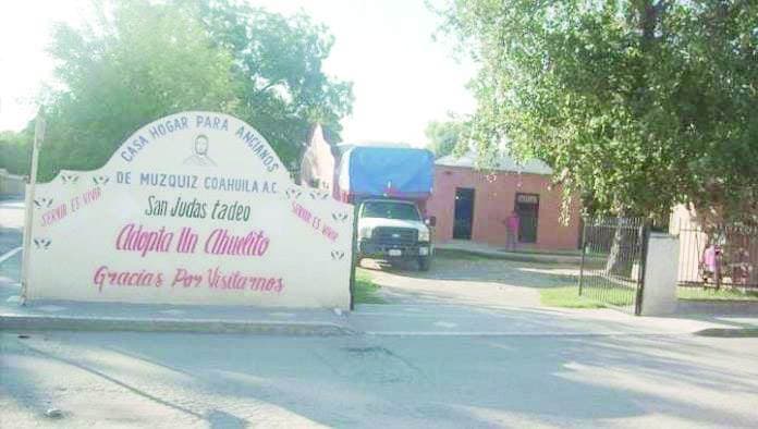 Abuelito indigente Ataca a compañero