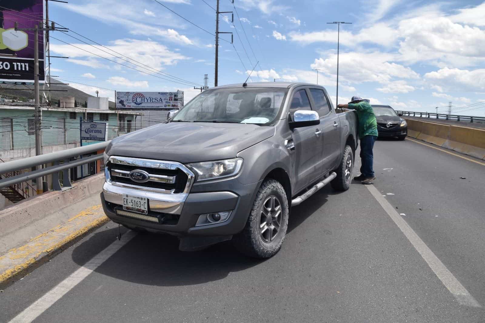 Se le ‘queda’ en puente y la chocan