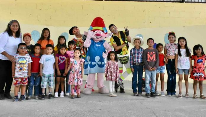 Gran festejo a niños en ejidos