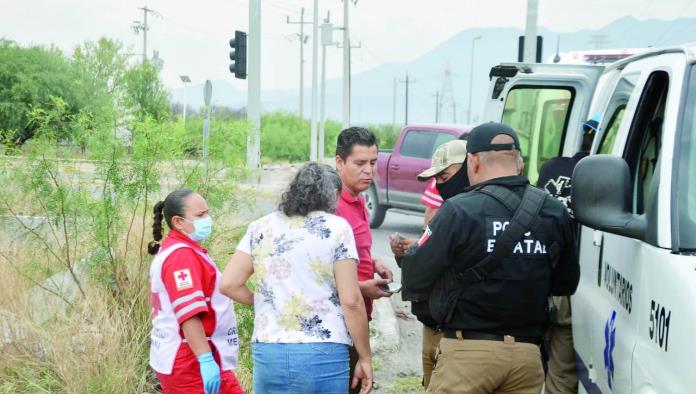 Se queda sin frenos y causa fuerte choque