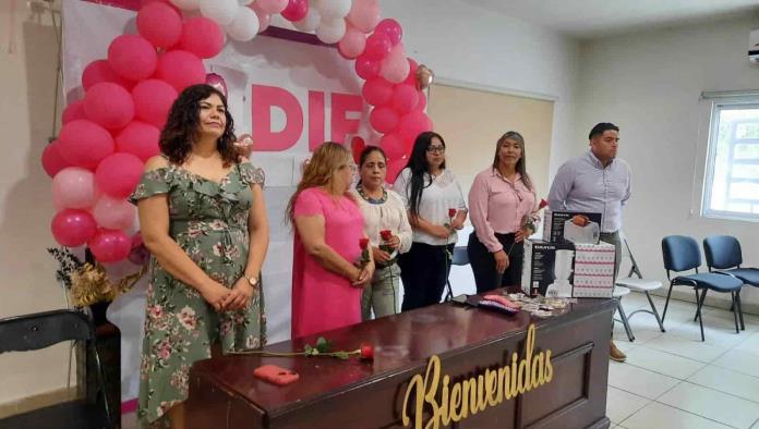 Festejan a mamás en el DIF Frontera
