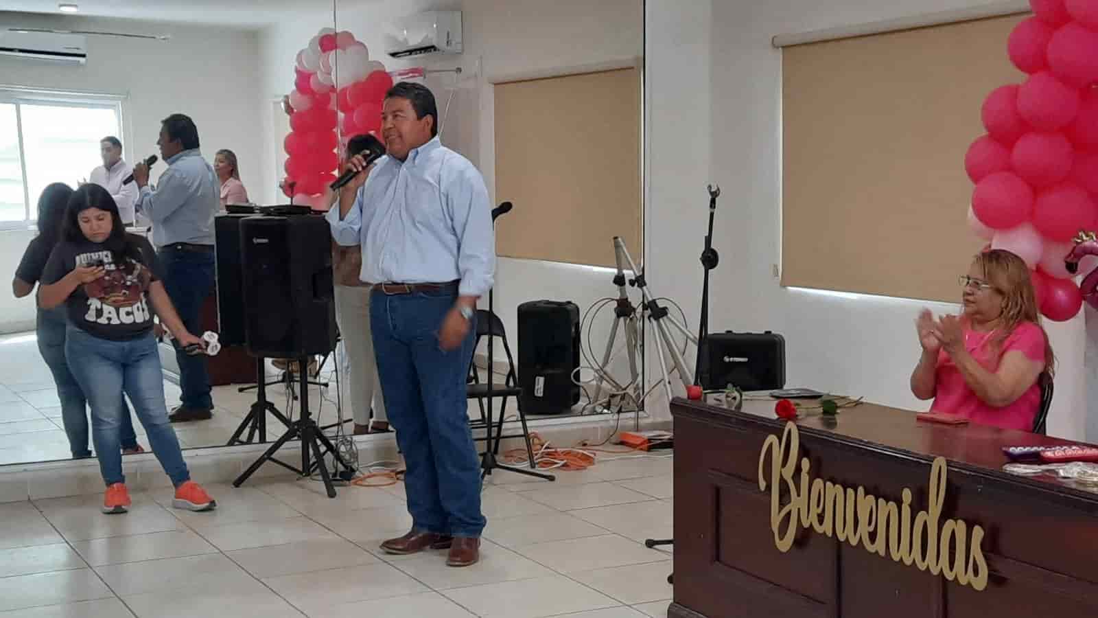 Festejan a mamás en el DIF Frontera