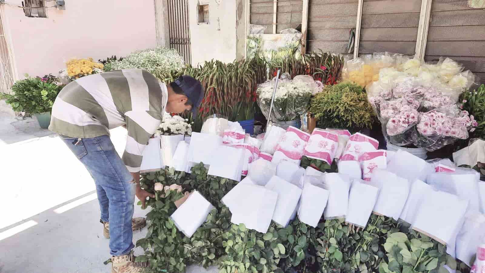 Llegan a Frontera floristas foráneos