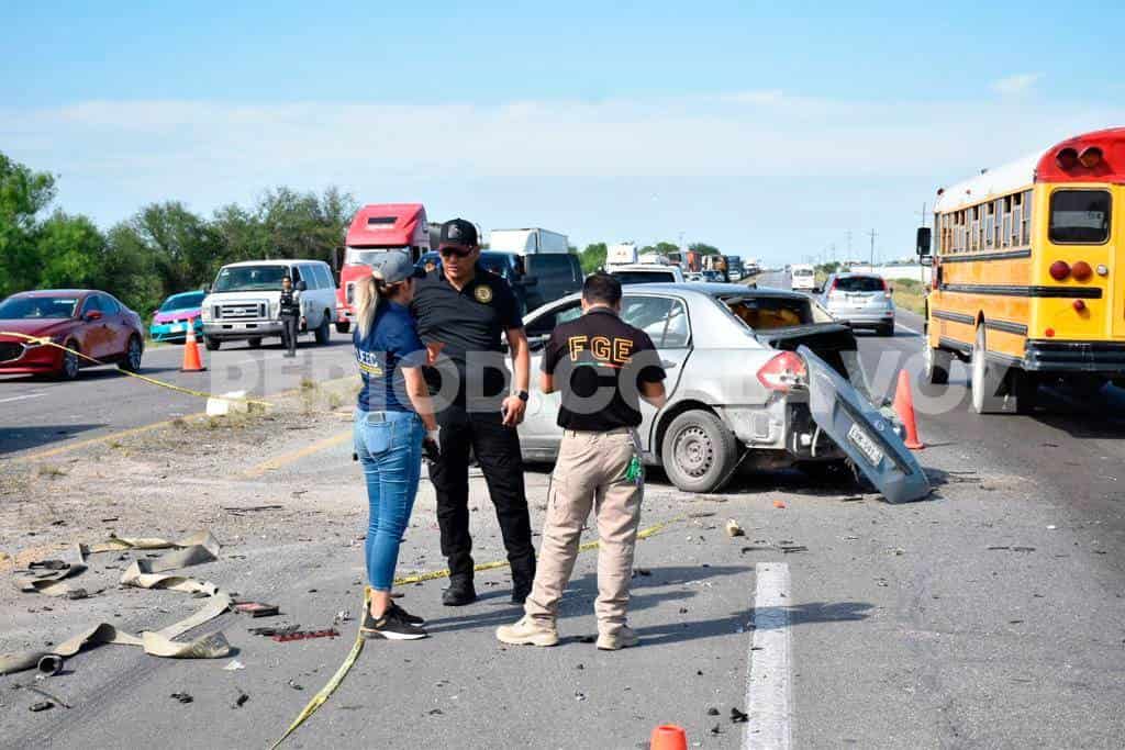 Fatal encontronazo en la 57 deja un muerto y 3 estudiantes lesionados
