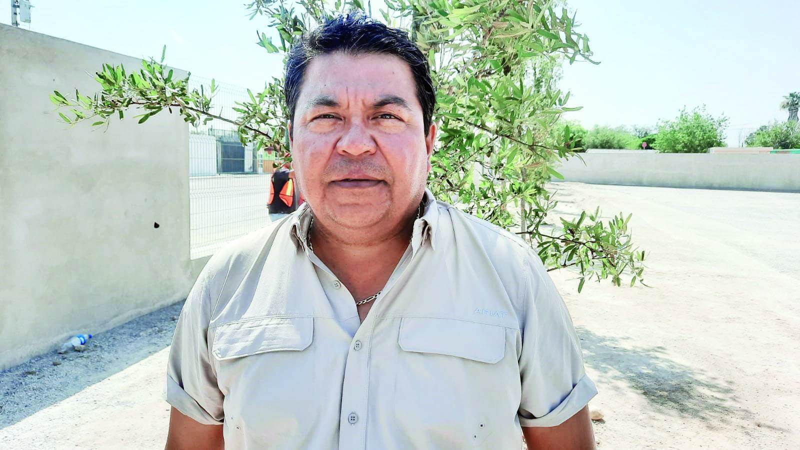 Plantan 50 arboles en Unidad Deportiva