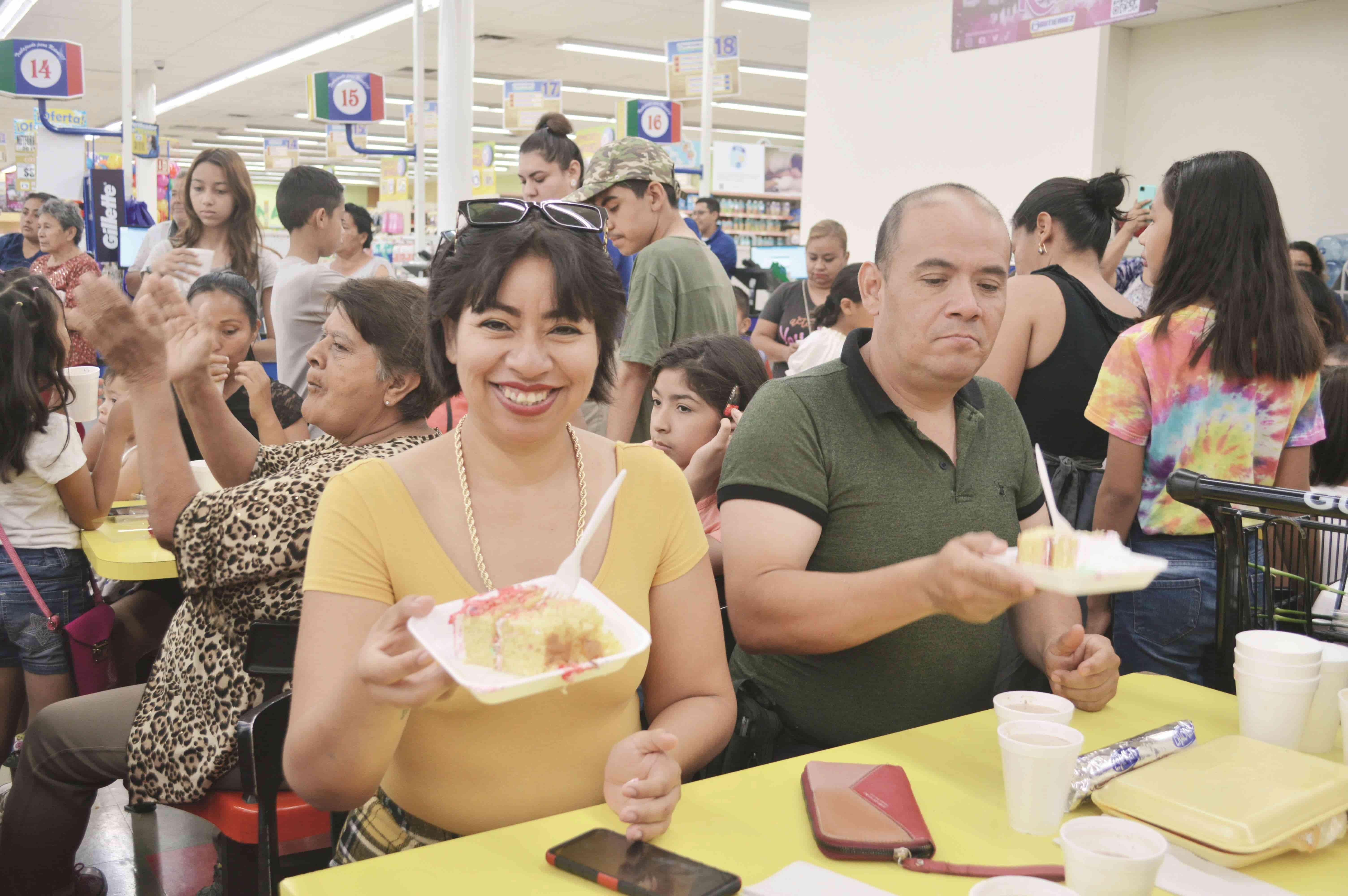 Festeja Gutiérrez a las reinas del hogar