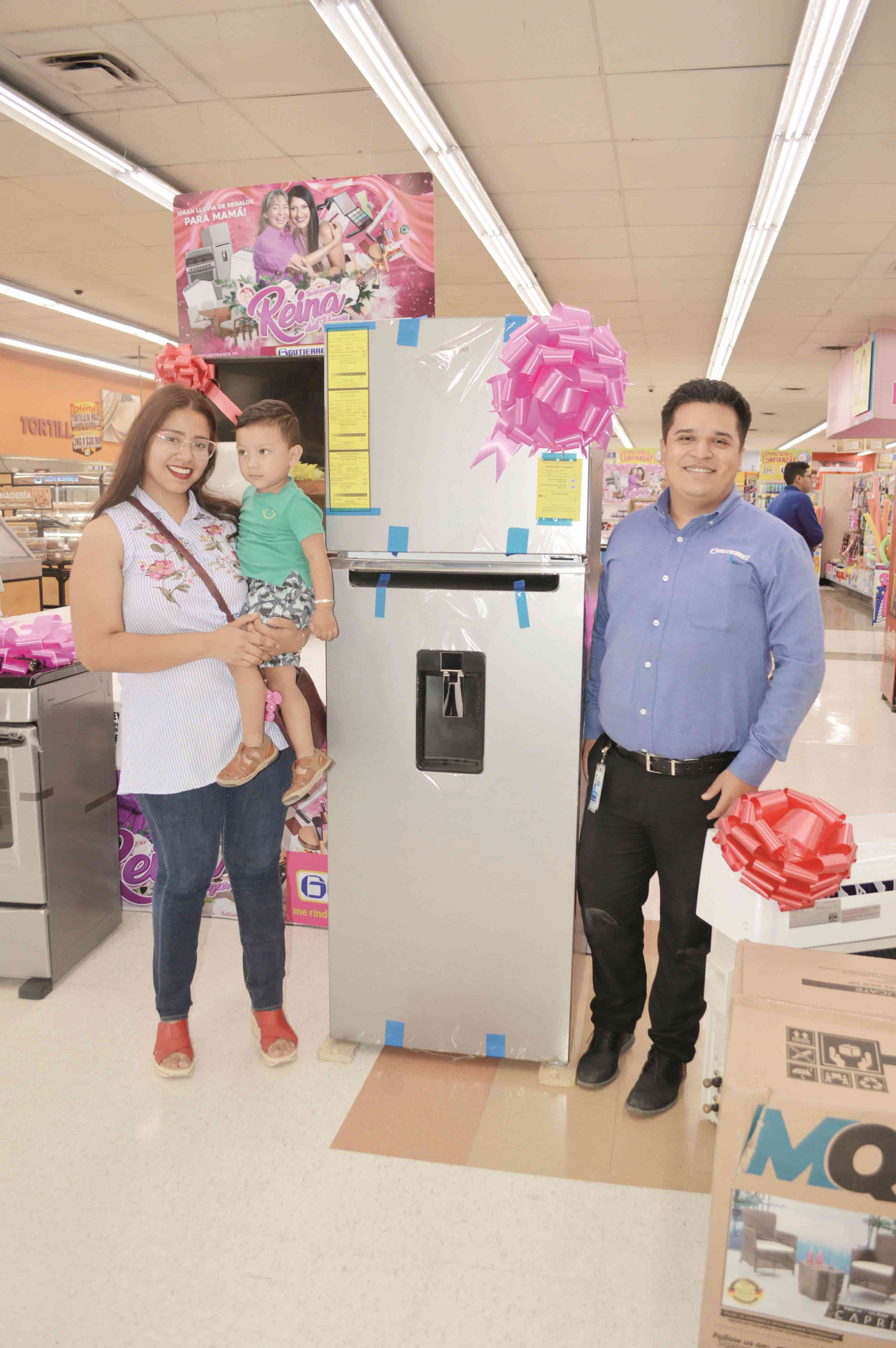 Festeja Gutiérrez a las reinas del hogar
