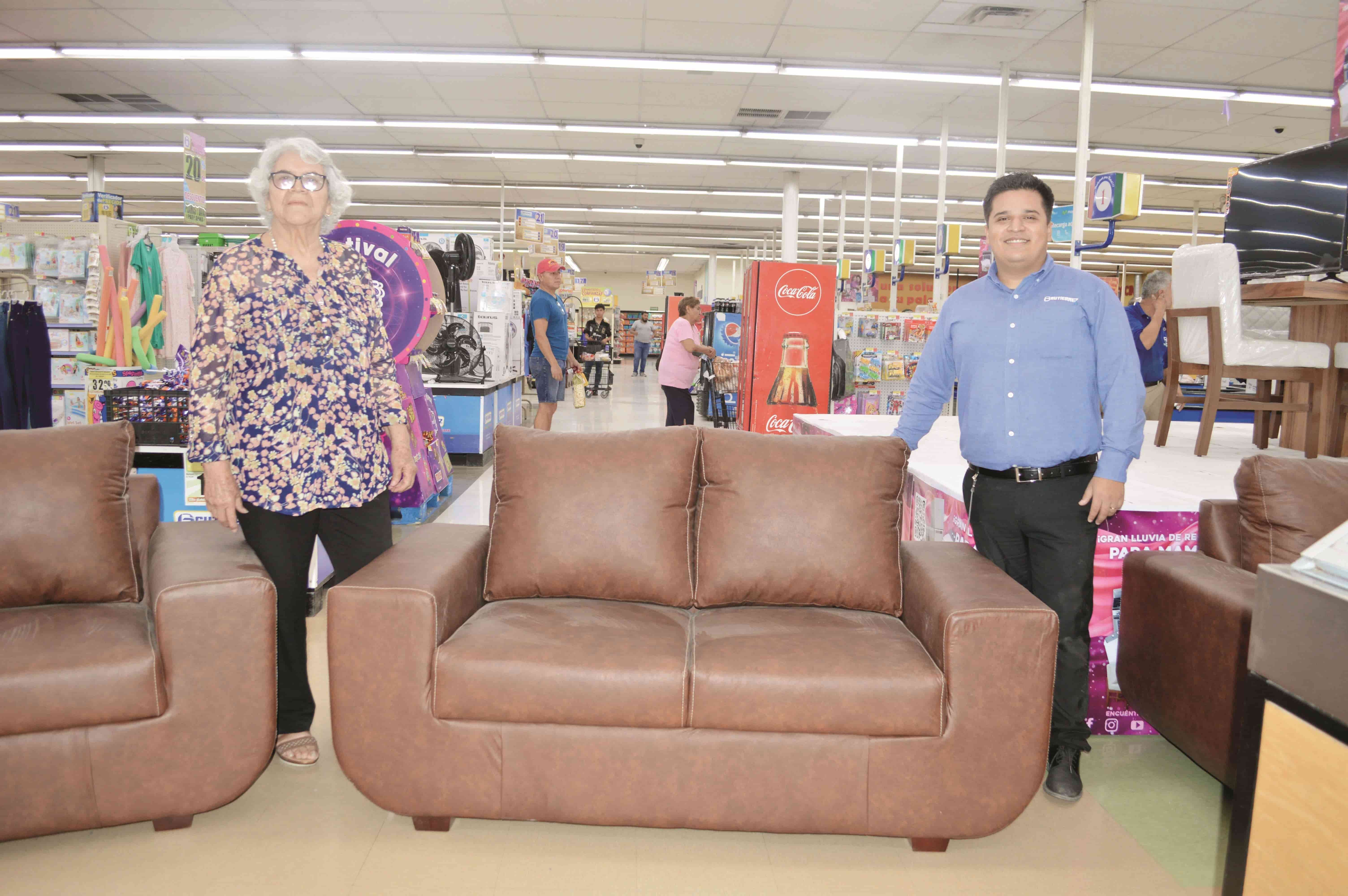 Festeja Gutiérrez a las reinas del hogar