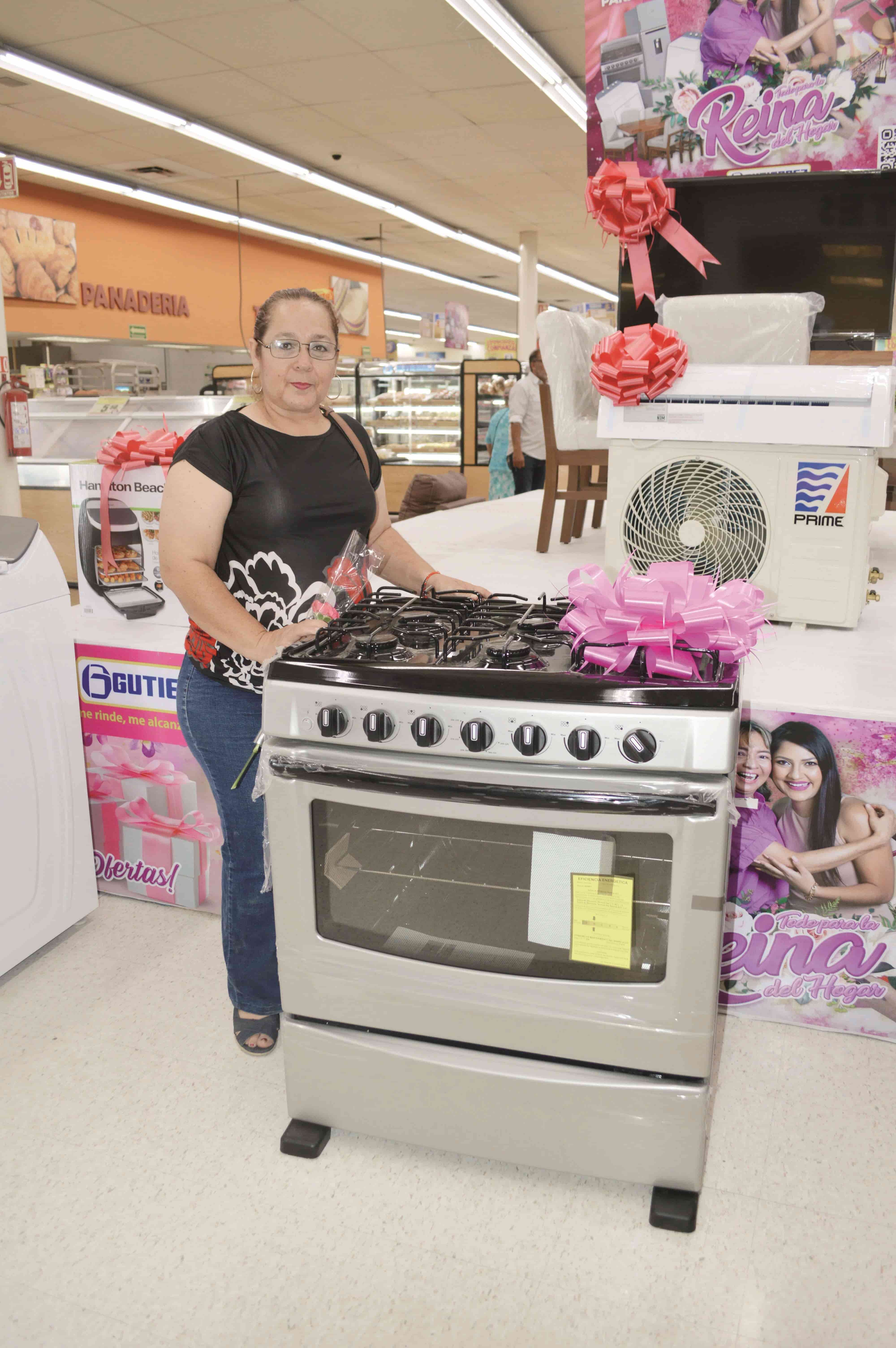 Festeja Gutiérrez a las reinas del hogar