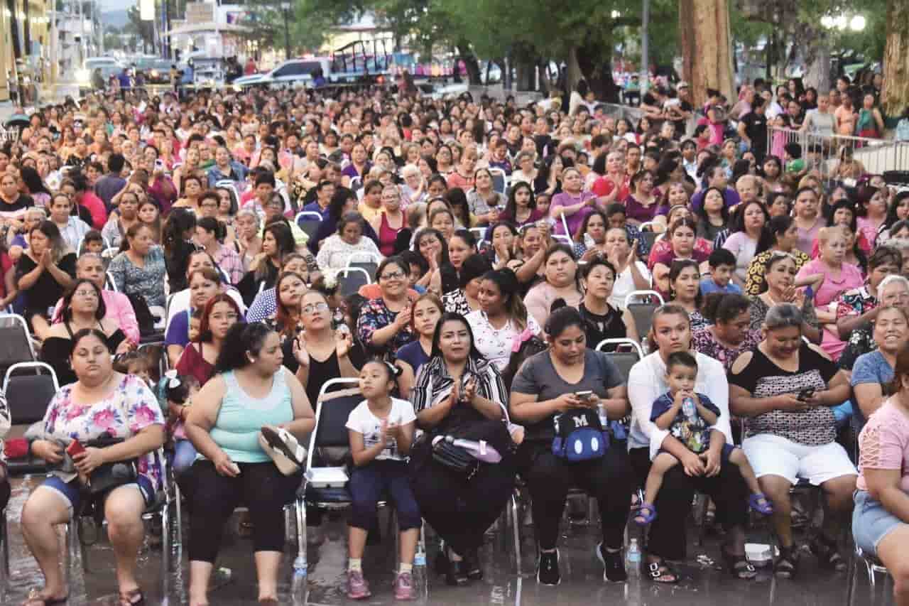 Festeja Hugo a las madres