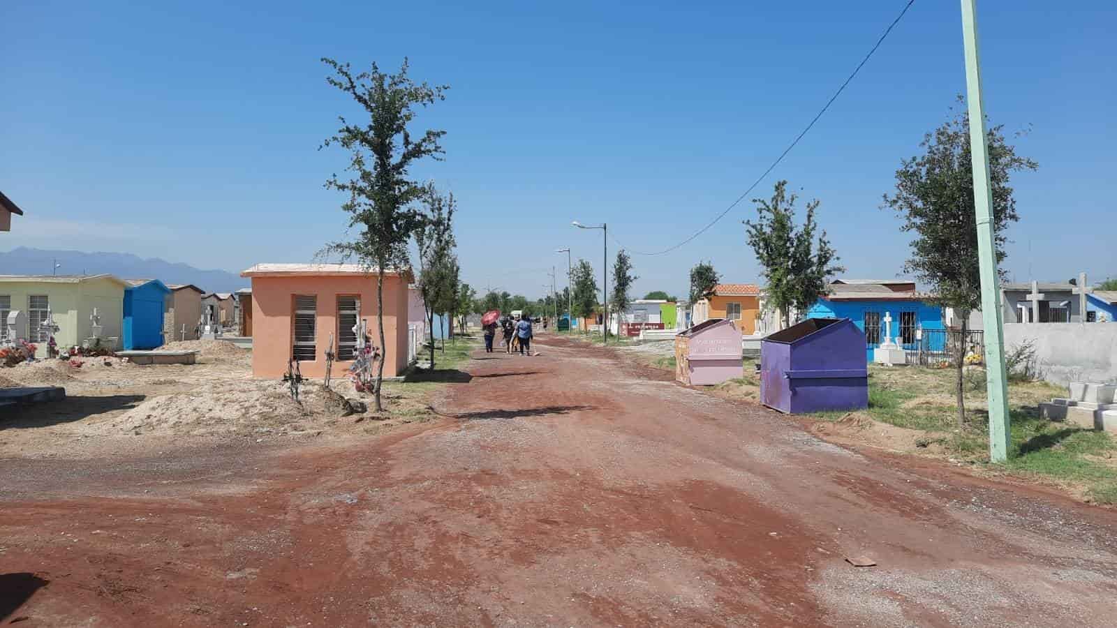 Embellece Panteón Día de las Madres
