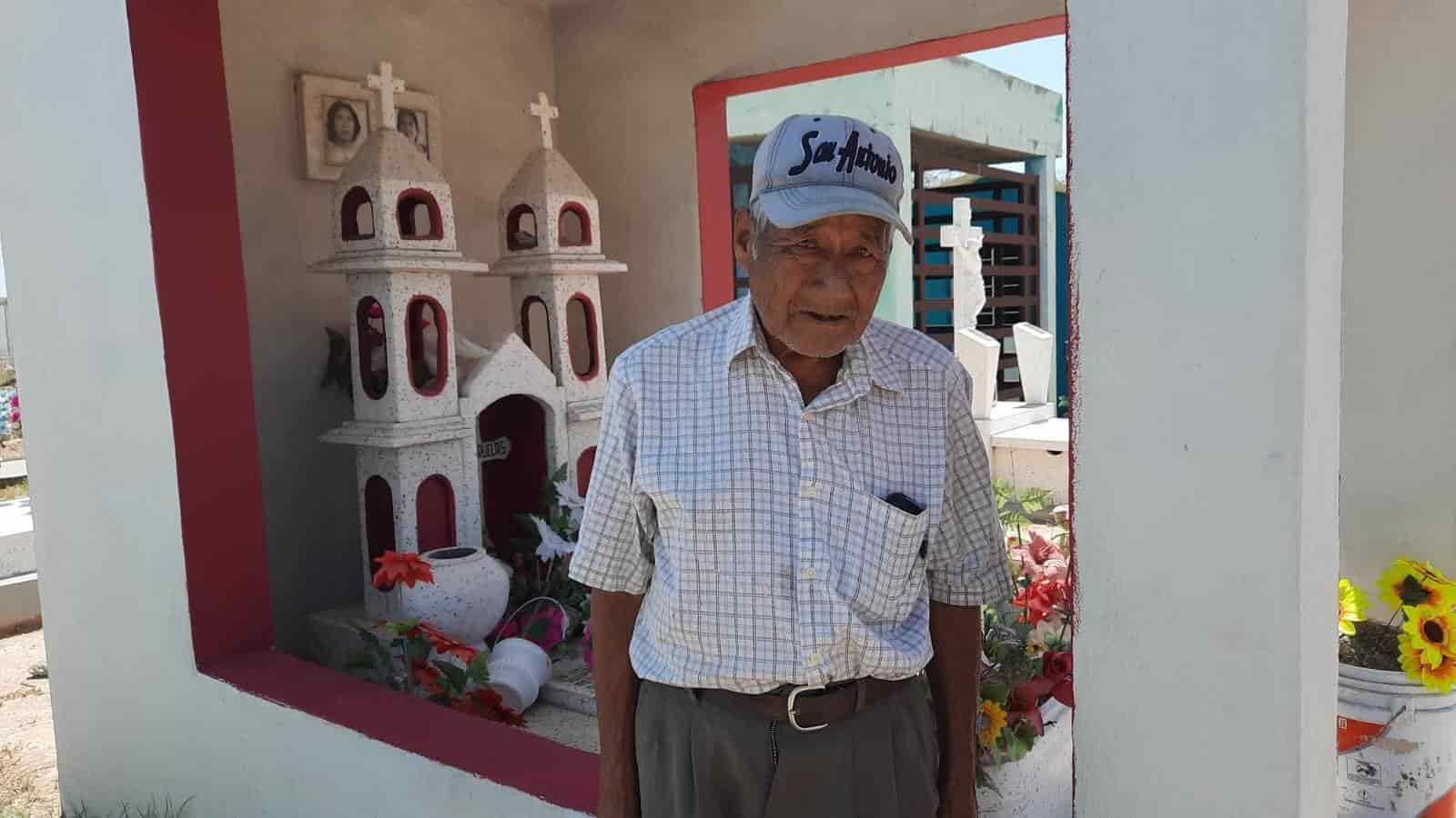 Embellece Panteón Día de las Madres