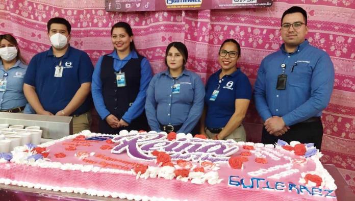 Festeja Súper Gutiérrez a las reinas del hogar