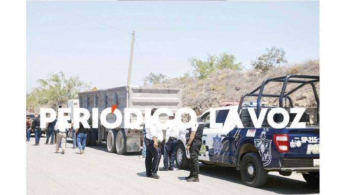 Denuncia chofer intento de extorsión de oficiales