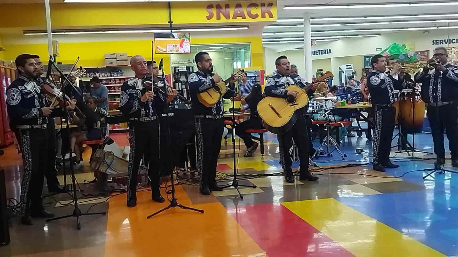 Festeja Súper Gutiérrez a las reinas del hogar