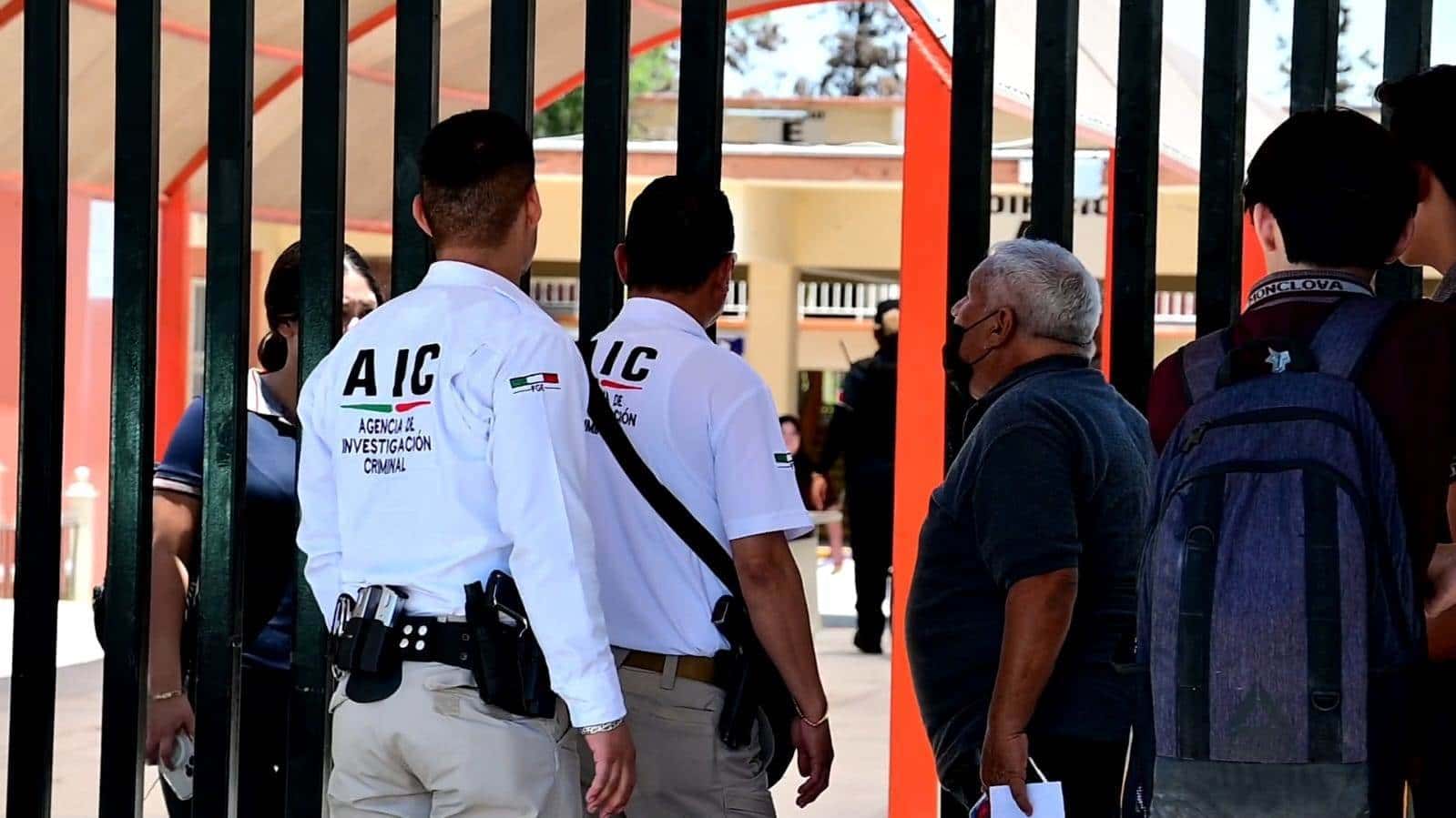 Amenaza alumno con “plomear” a maestros