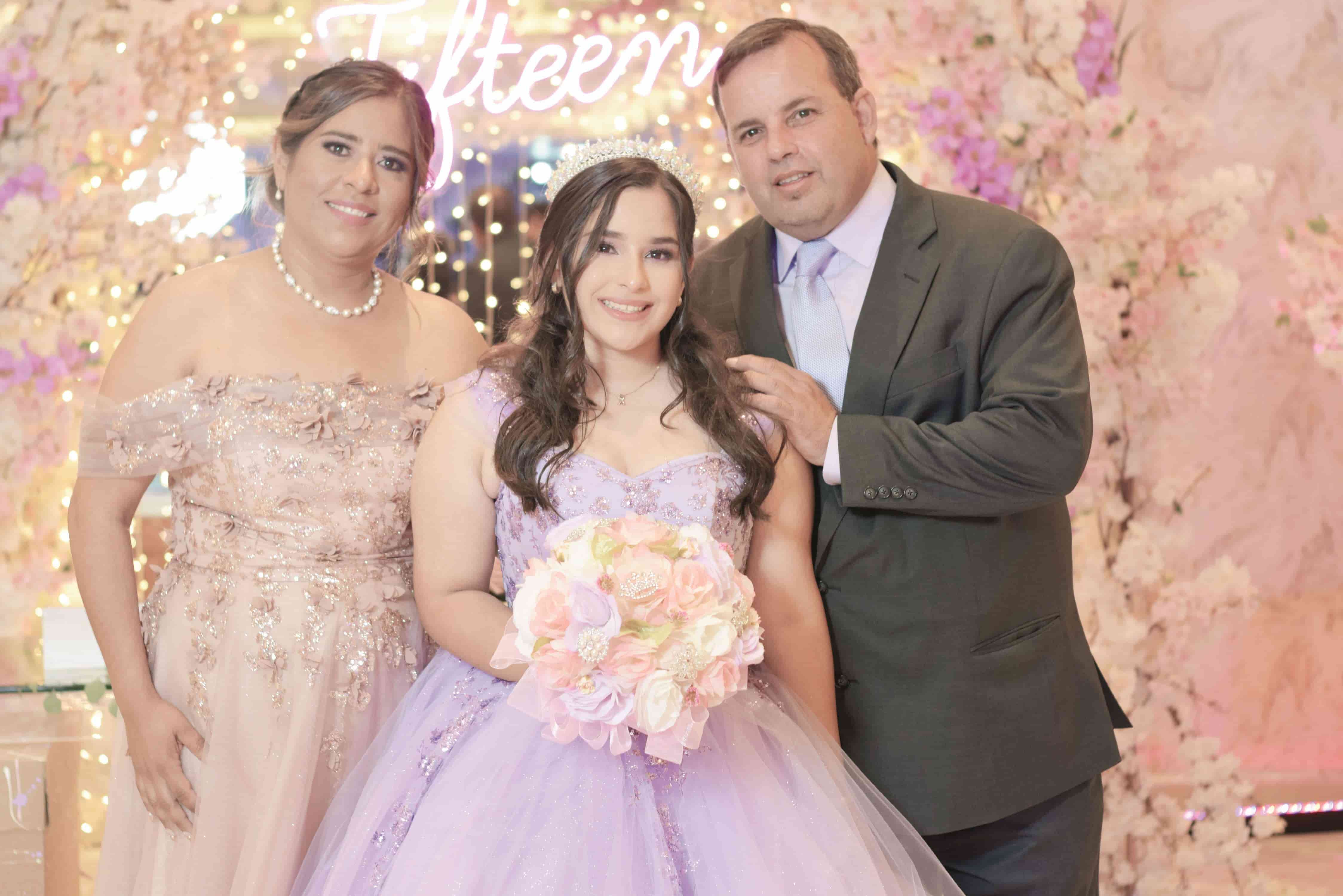 Vanessa recibe sus XV primaveras