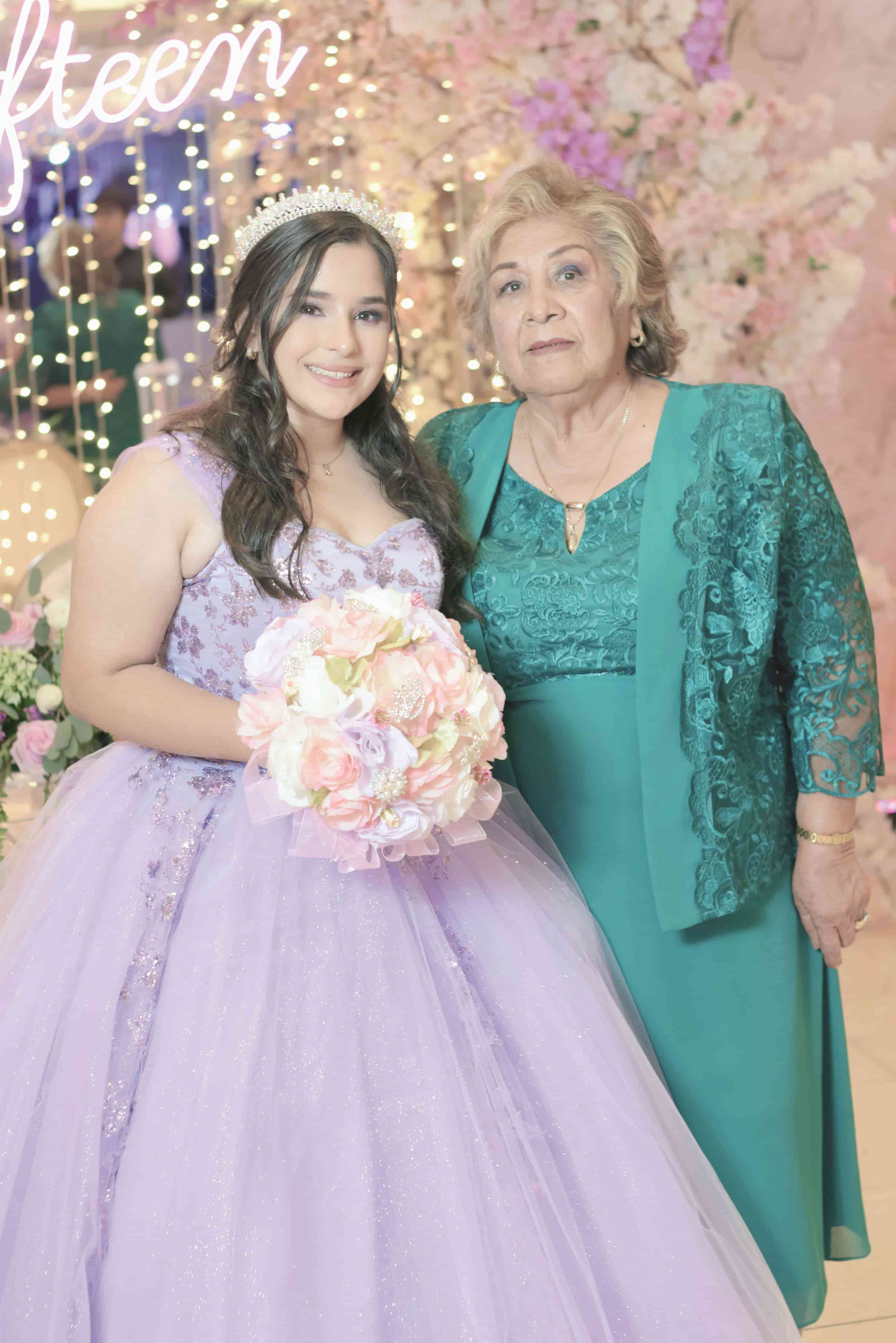 Vanessa recibe sus XV primaveras