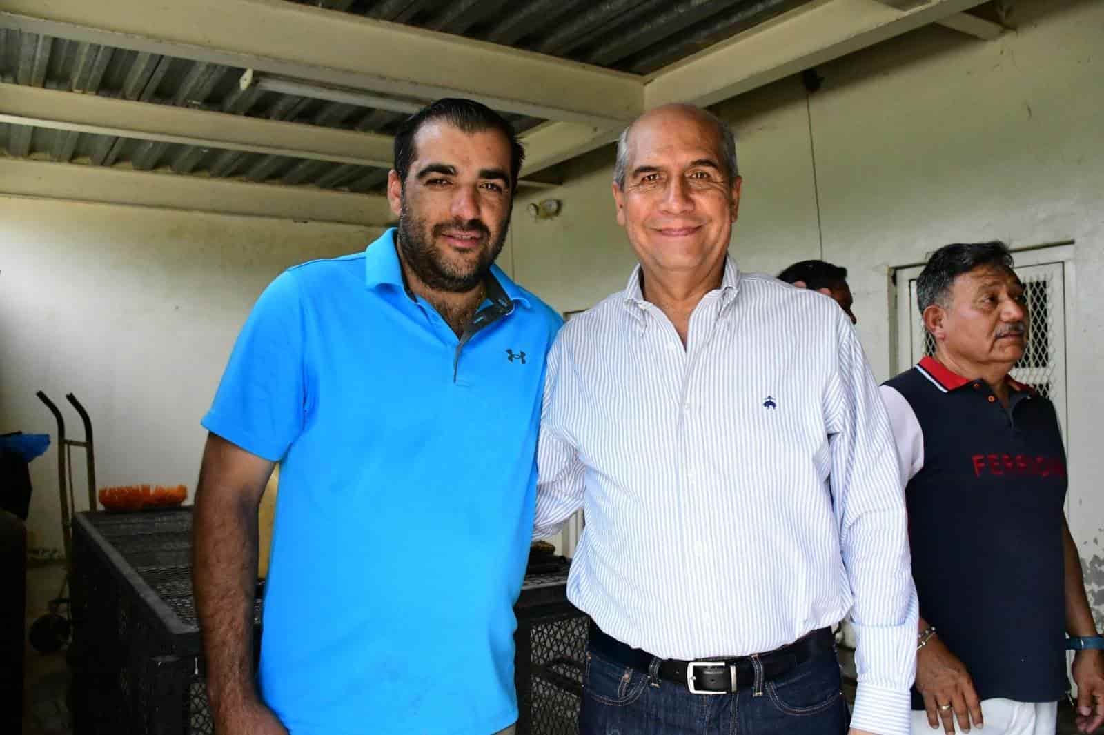 Alcalde y supervisa obra de electrificación