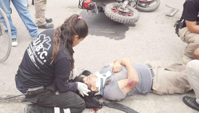 Se estrella en camioneta