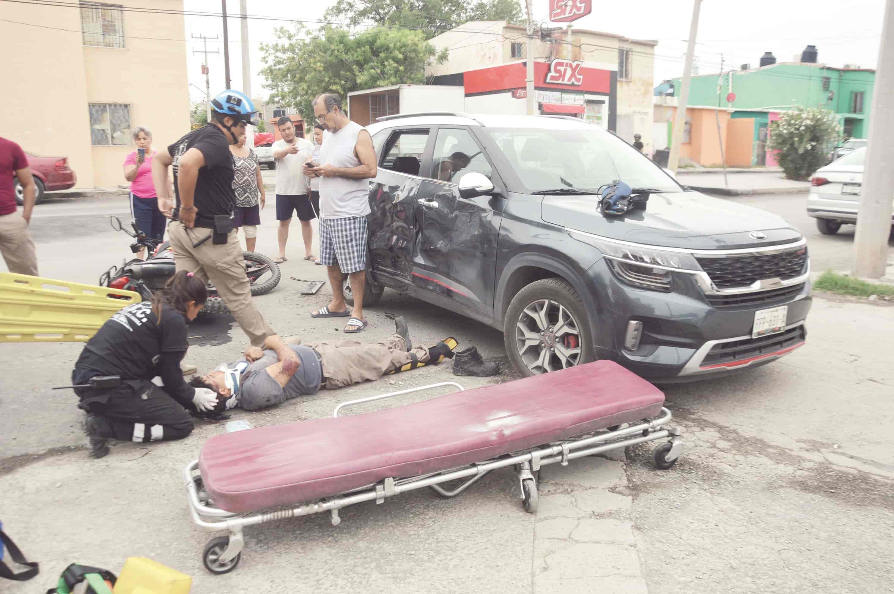 Se estrella en camioneta