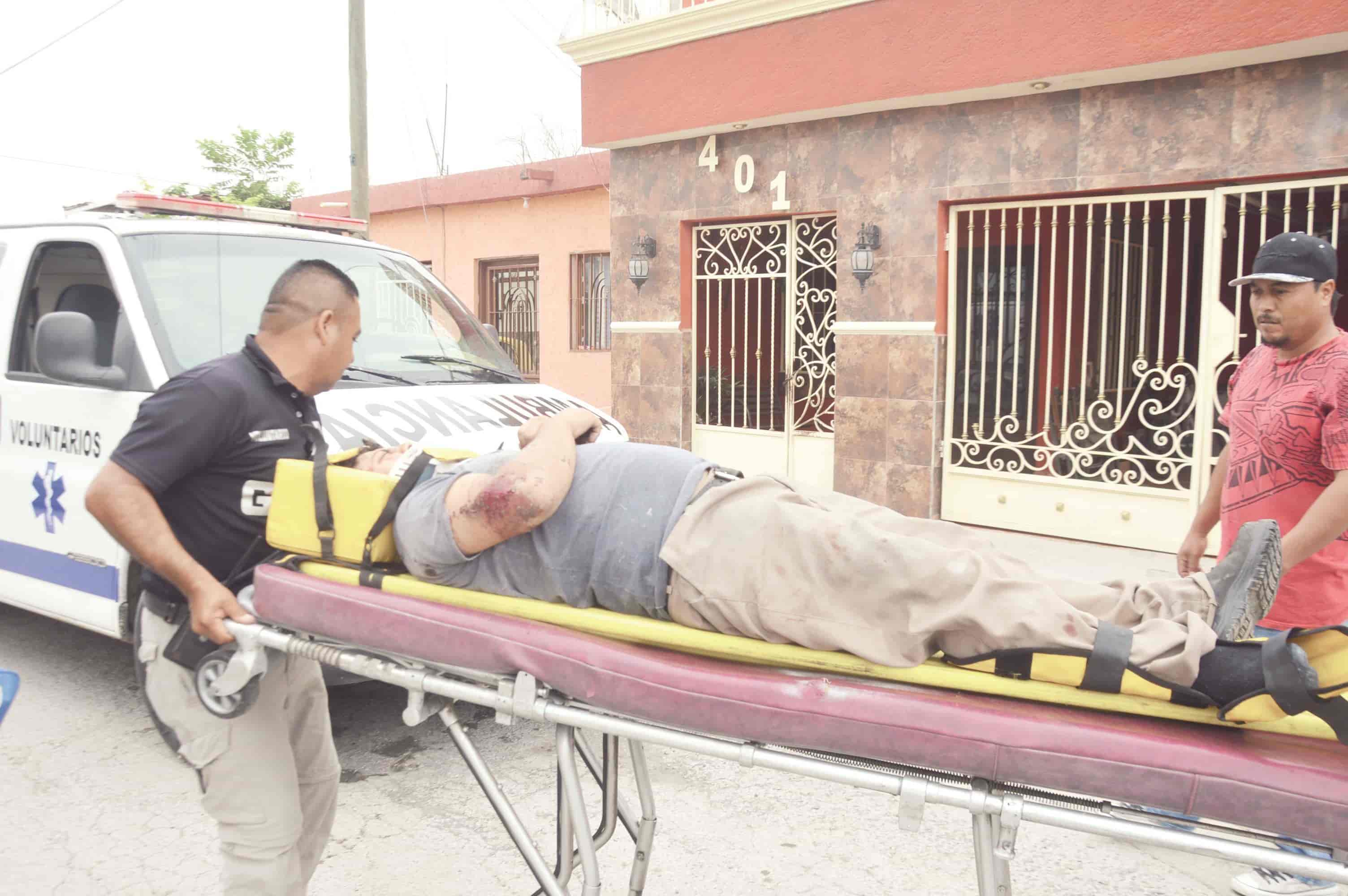 Se estrella en camioneta