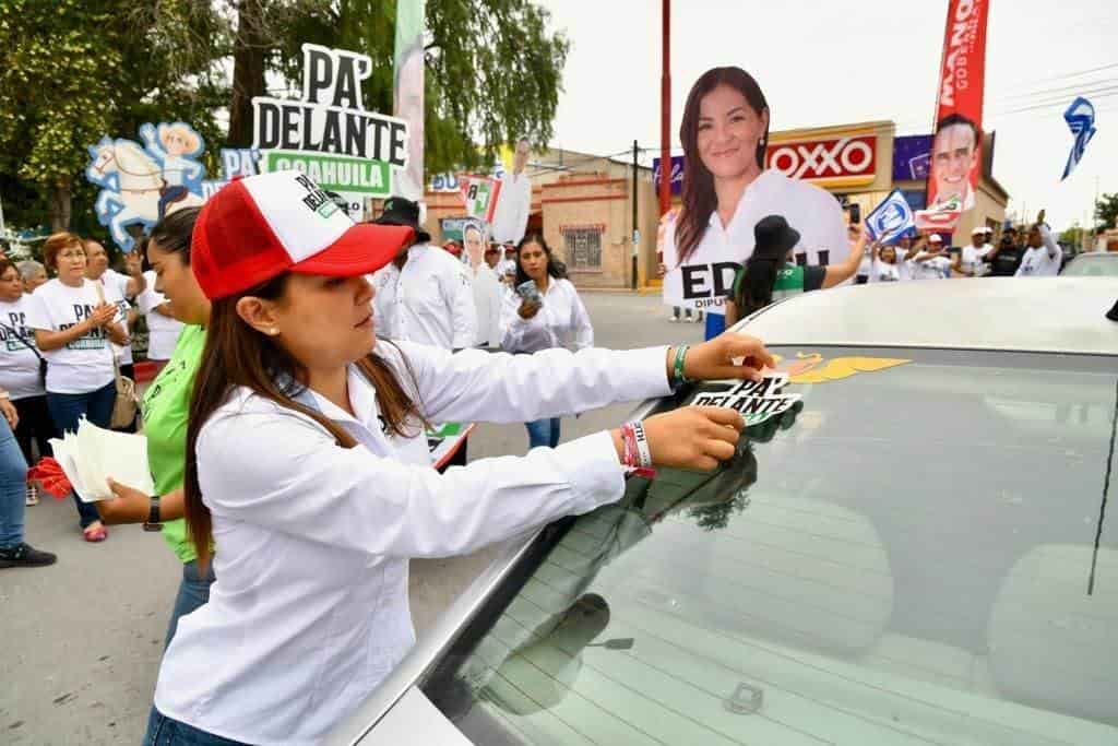 Apoyan a Edith en mega crucero