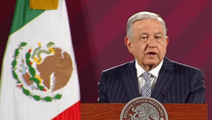 Anuncia AMLO aumento del 8.2% a sueldo de profesores