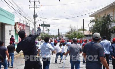 Estalla violencia en centro de Monclova; se enfrentan cientos de trabajadores de AHMSA