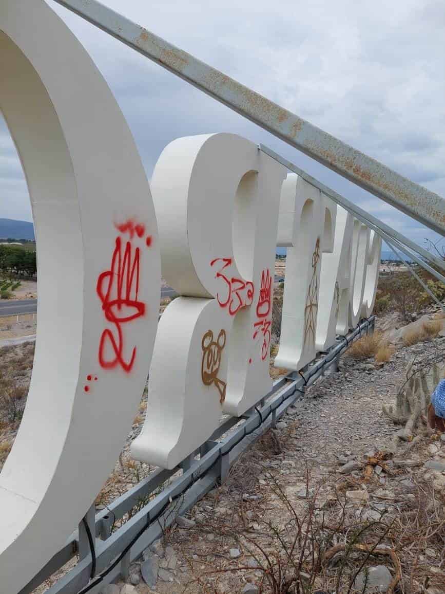 Atacan grafiteros a Pueblo Mágico