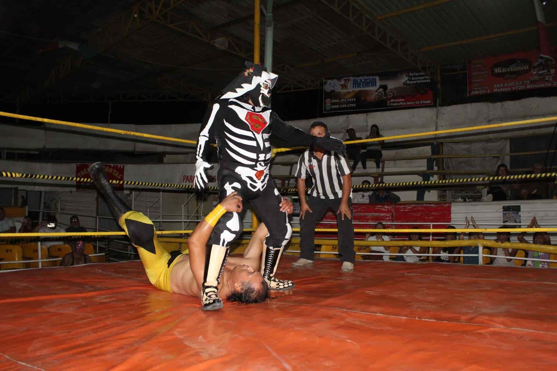 Súper Parka, Hijo de Volador y Desalmado Ibarra aplastaron a los rudos