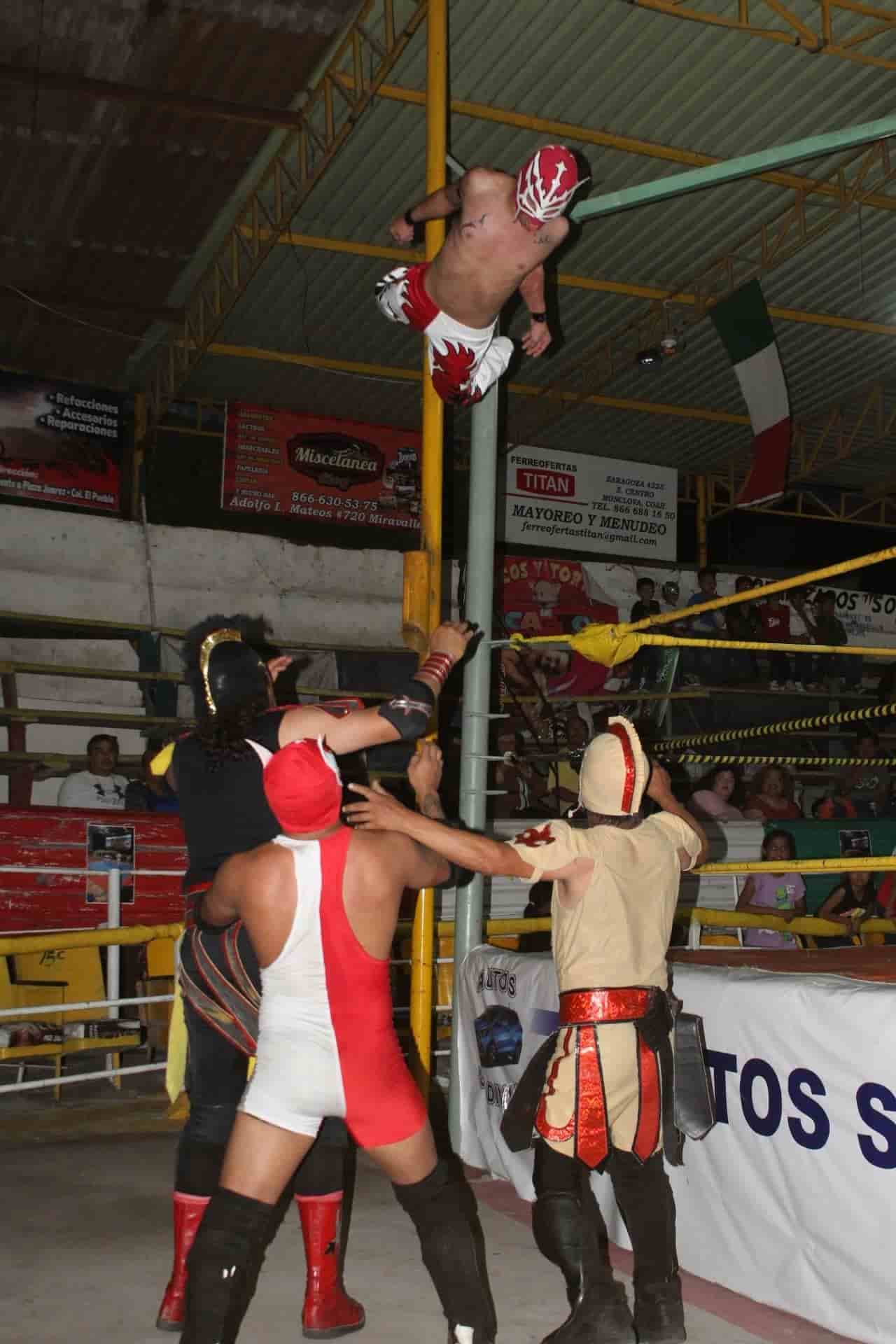 Súper Parka, Hijo de Volador y Desalmado Ibarra aplastaron a los rudos