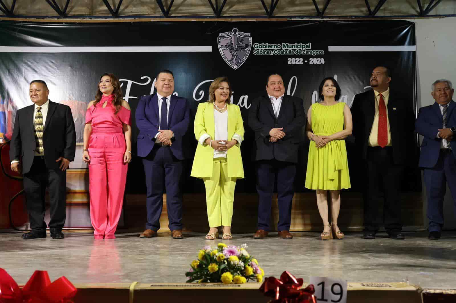 En Sabinas reconocen a maestros