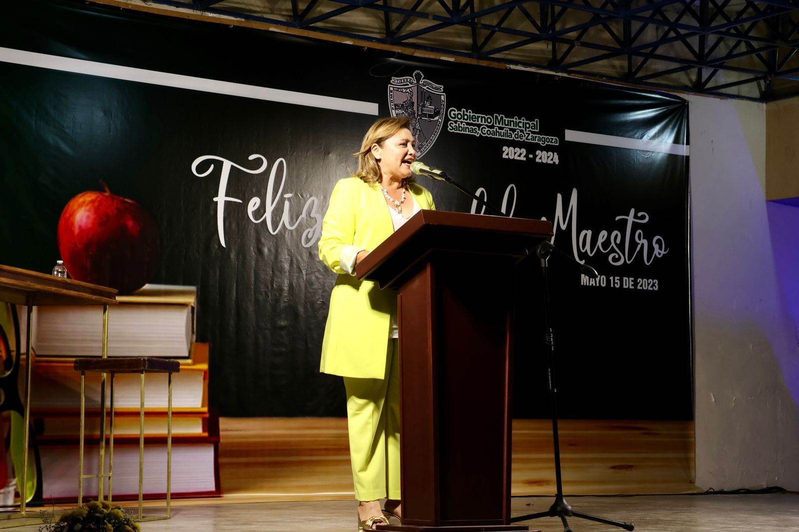 En Sabinas reconocen a maestros