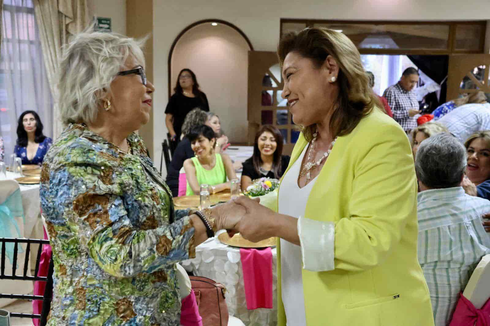 En Sabinas reconocen a maestros