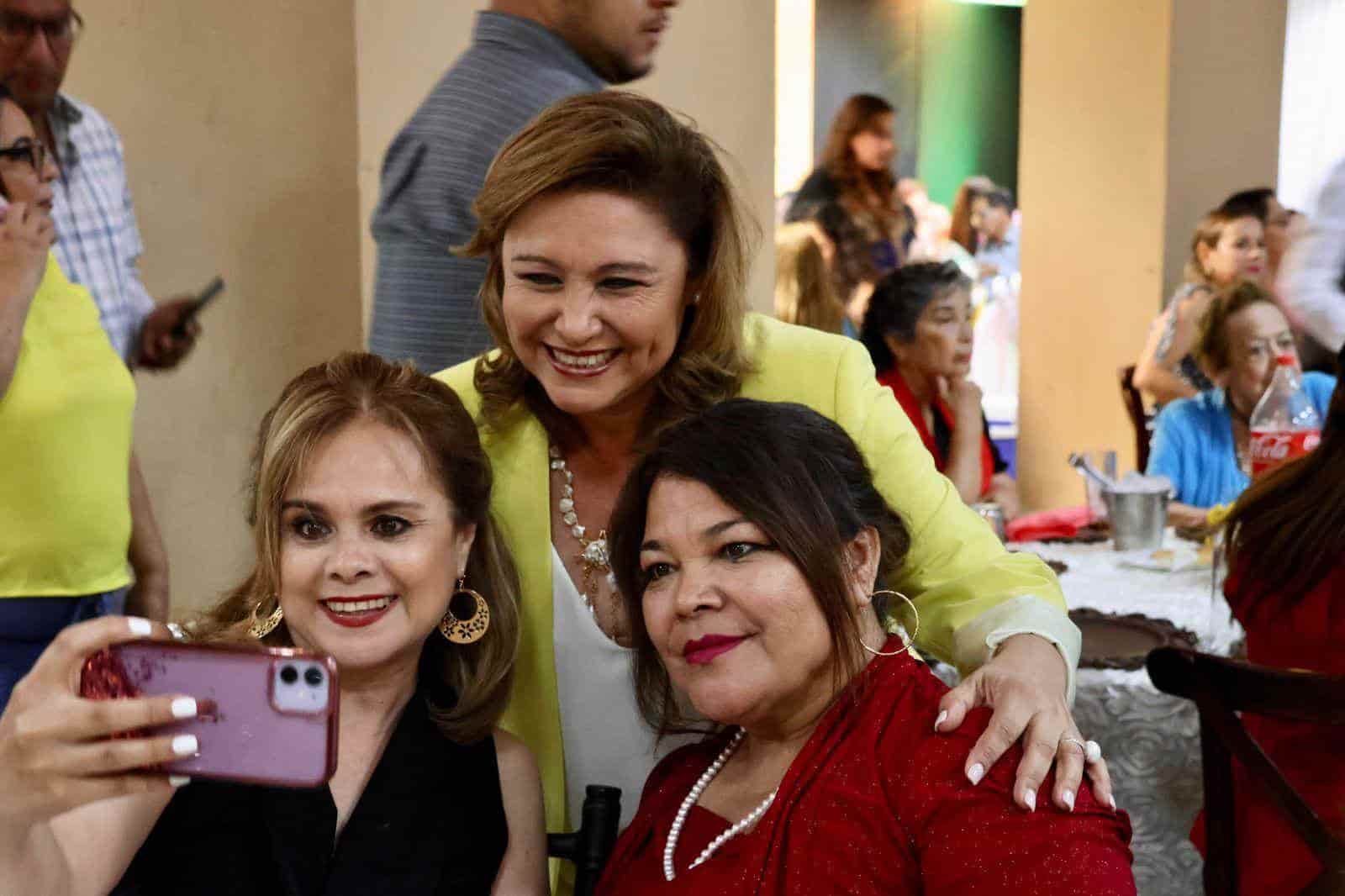 En Sabinas reconocen a maestros