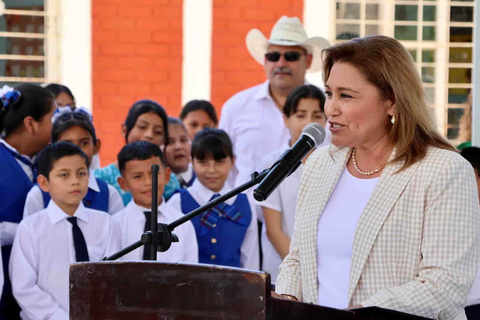 Atiende Diana a las escuelas