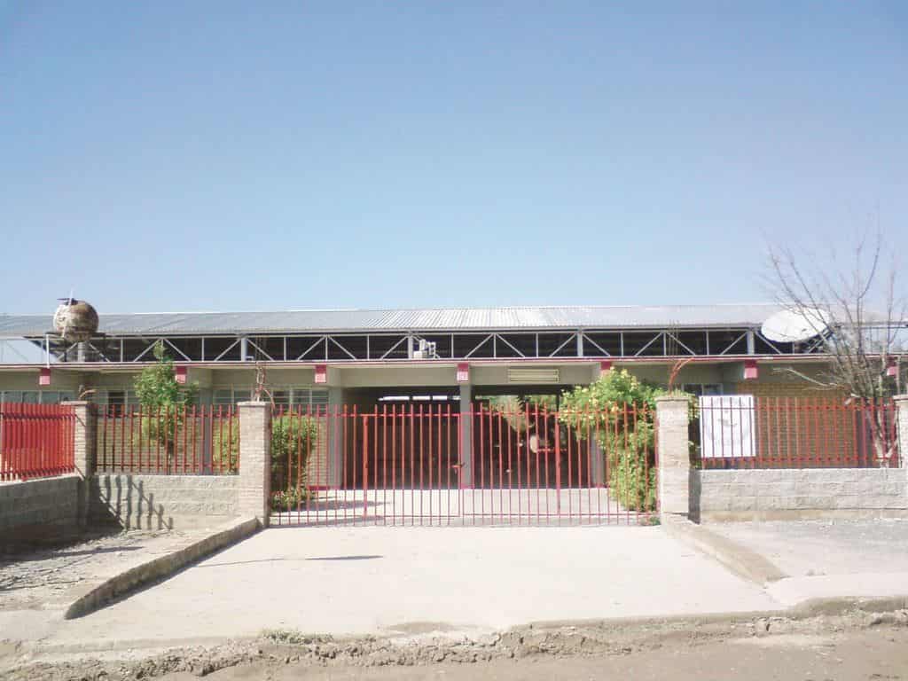 Apuñala a su amigo a fuera de secundaria