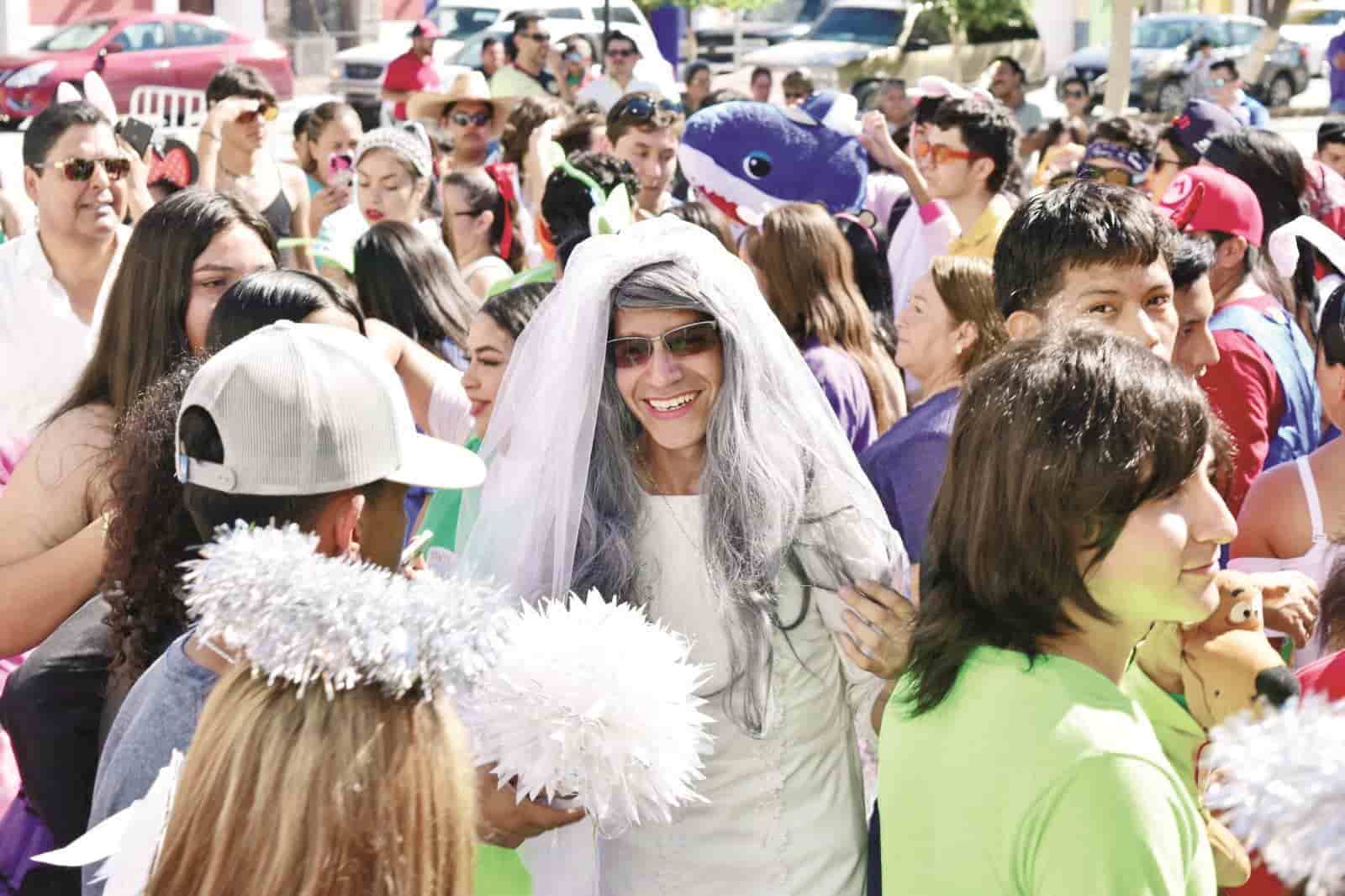 Colorido desfile de estudiantes
