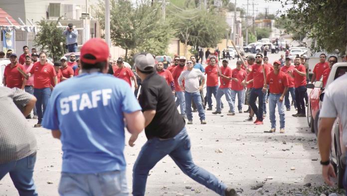 Revive el napismo a sangre y piedras
